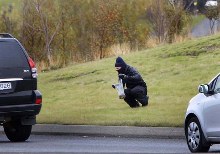 Þessi maður hafði safnað dágóðu magni af sveppum í poka þegar ljósmyndari Fréttablaðsins átti leið hjá í vikunni.Fréttablaðið/vilhelm