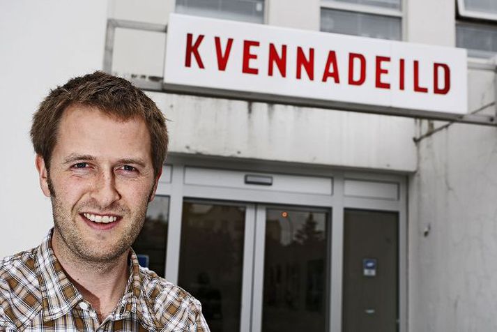 Við kvennadeildina Gunnar Björn Guðmundsson brunaði frá fæðingardeildinni á Landspítalanum til Bíóhallarinnar í Álfabakka á miðvikudagskvöldið og náði að sjá síðustu 10 mínúturnar af frumsýningu sinnar fyrstu kvikmyndar í fullri lengd. 