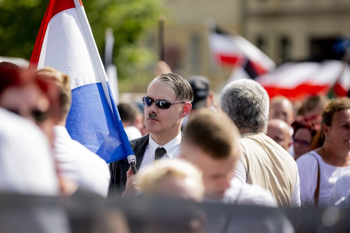 Í göngunni mátti meðal annars sjá menn sem reyndu að líkja eftir útliti Adolfs Hitler.