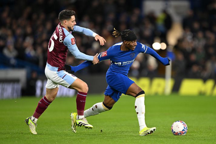 Chelsea og Aston Villa berjast um laust sæti í fimmtu umferð FA-bikarsins í kvöld.