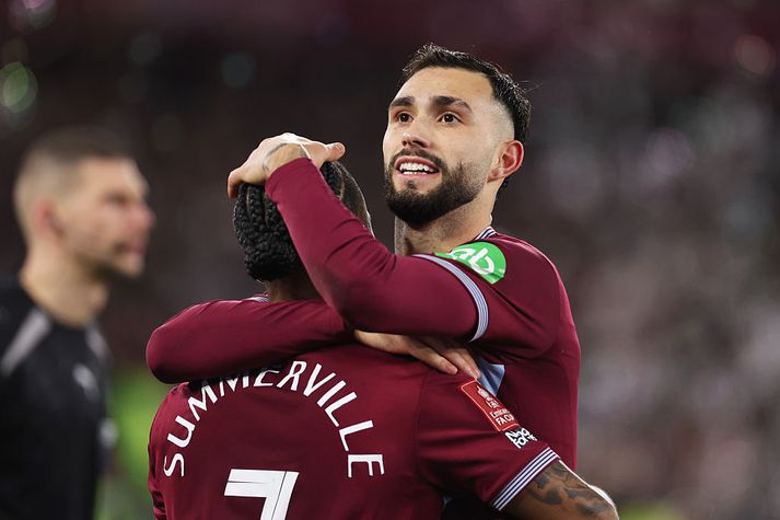 Taty Castellanos fagnar með Crysencio Summerville eftir að hafa skorað í framlengingunni í dag.