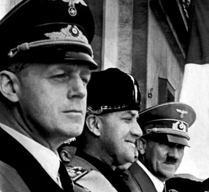 Joachim von Ribbentrop, sem er lengst til vinstri, vildi setjast að í Bretlandi. Mynd/ afp.