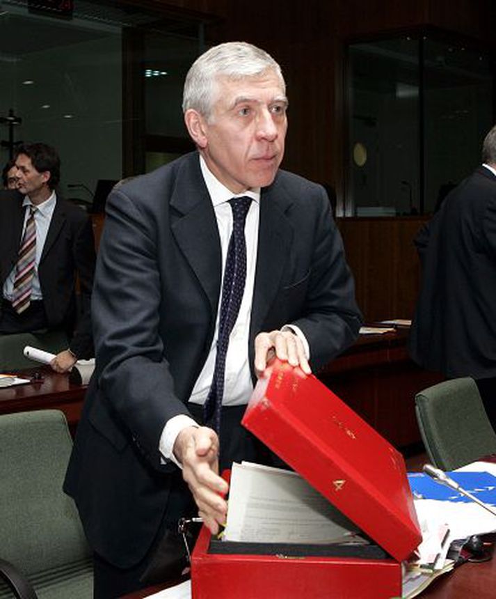 Jack Straw kveðst viss um að bandarísk stjórnvöld hafi ekki farið fram á að fá að flytja fanga um breska lofthelgi.