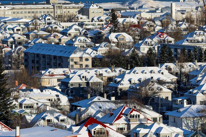 Rétt tæplega 40 prósent íbúða á landinu öllu seldust yfir ásettu verði í janúar.