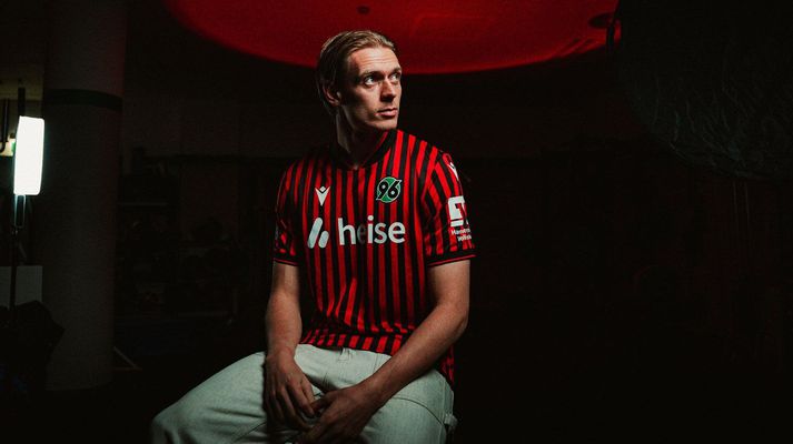 Stefán Teitur skartar hér treyju Hannover