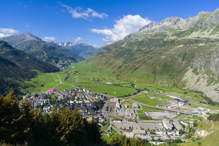 Andermatt í svissneska hluta Alpafjalla.