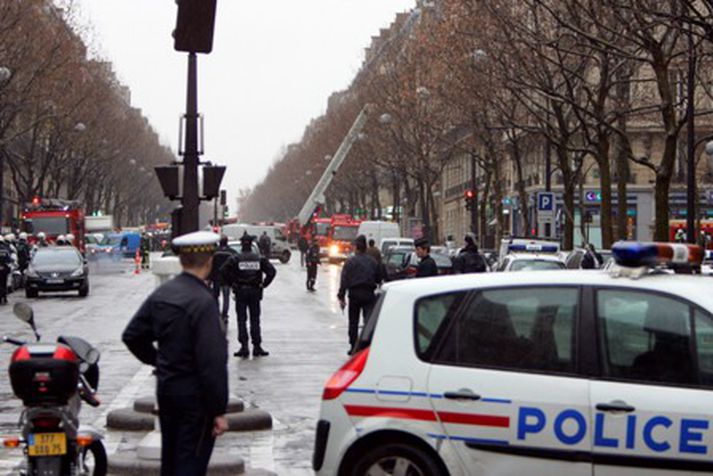 Lögregla lokaði af svæði í kringum Boulevard de Malesherbes.