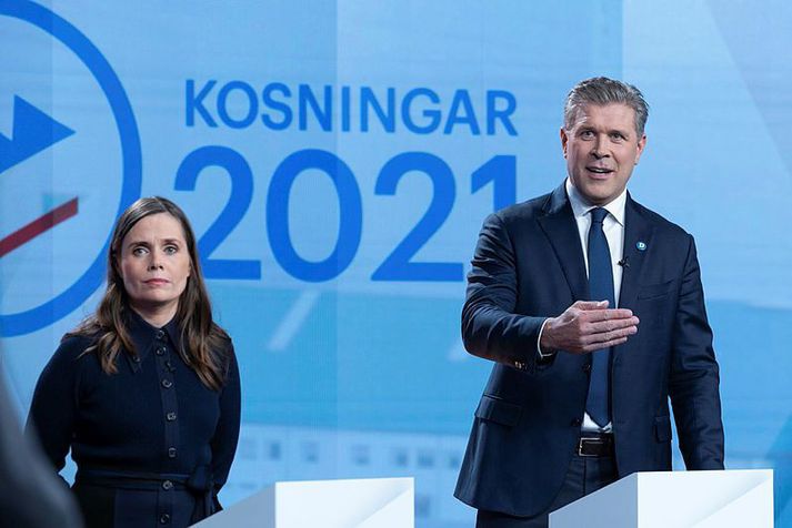 Katrín og Bjarni í kosningabaráttunni árið 2021 þar sem ríkisstjórn flokka þeirra og Framsóknar hélt velli.