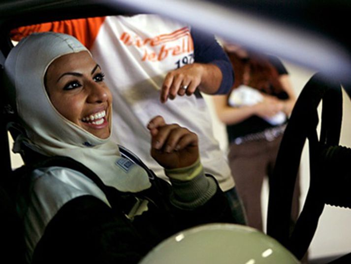 Marwa Al-Eifa hefur hug á að keppa í rallý í Dubai. Hún er fædd í Sádi-Arabíu þar sem konur mega ekki keyra.