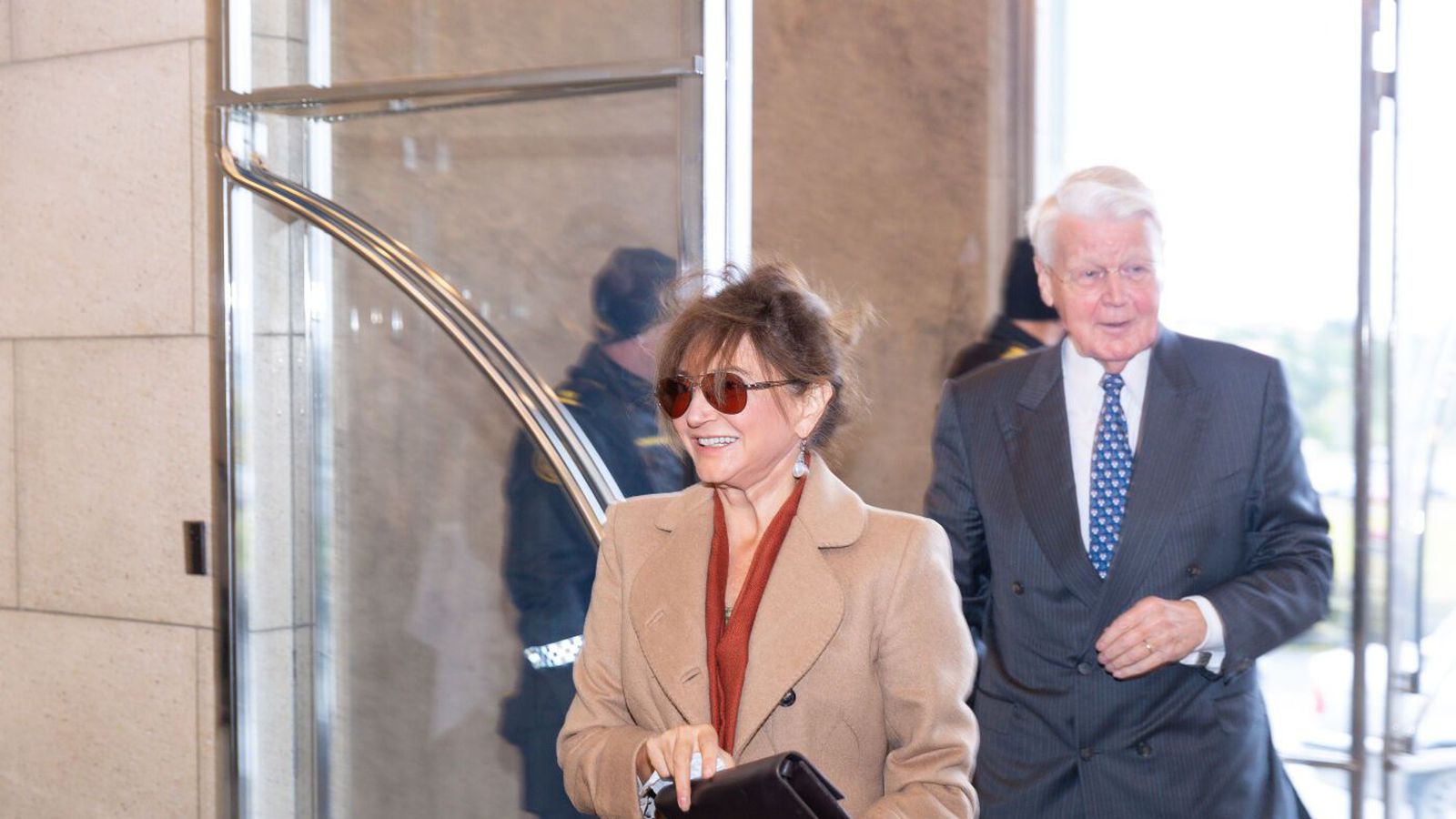 „Dorrit og eigin­maður hennar frá Ís­landi eru hér“