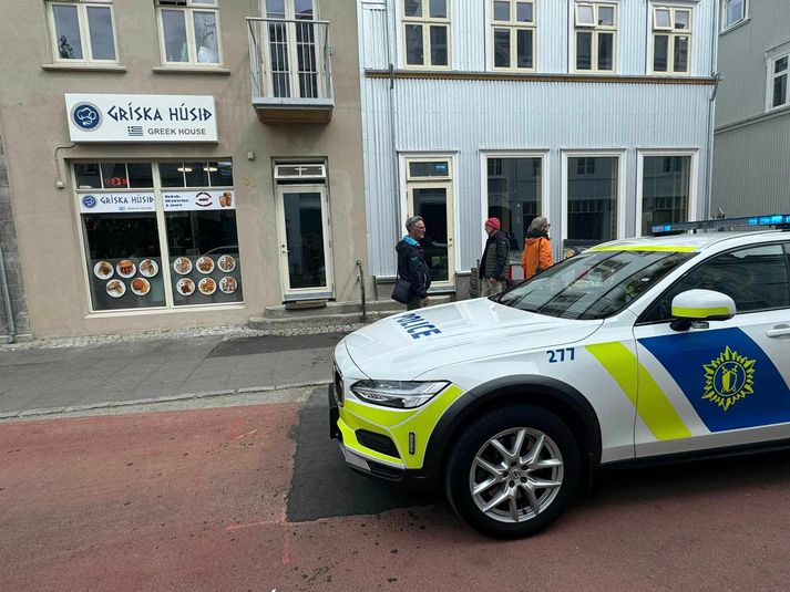 Lögregla ræddi við mögulega þolendur og lagði hald á muni og gögn.