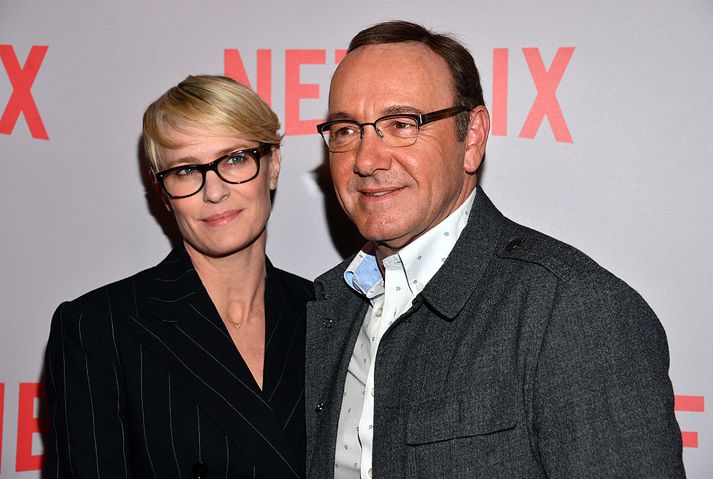 Robin Wright og Kevin Spacey fóru með hlutverk forsetahjónanna Claire og Frank Underwood í House of Cards, þangað til Spacey var skrifaður út úr þættinum í kjölfar ásakana á hendur honum um kynferðisbrot.