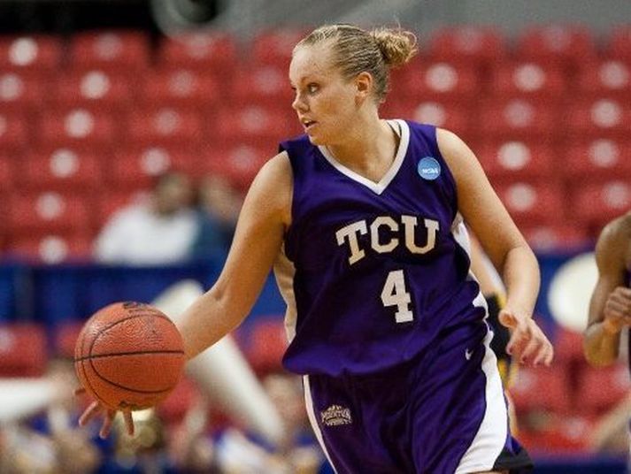 Helena Sverrisdóttir á ferðinni í leik með Texas Christian University skólanum sem jafnan gengur undir nafninu TCU.