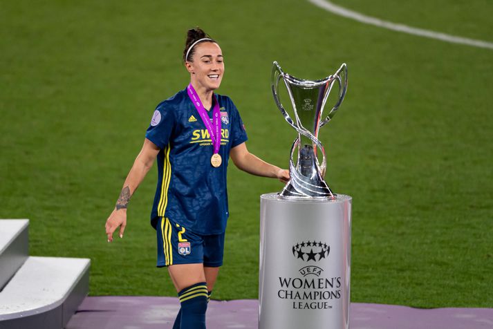 Lucy Bronze kvaddi Lyon með Evrópumeistaratitli.