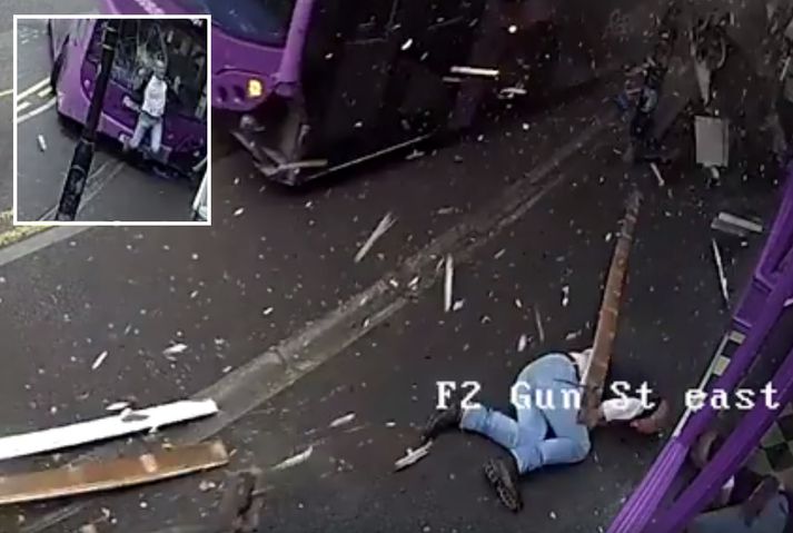 Myndband af atvikinu var birt nú í dag.