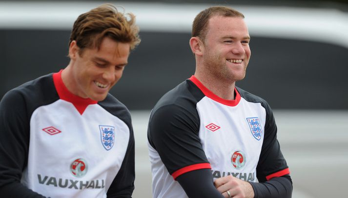 Wayne Rooney og Scott Parker.