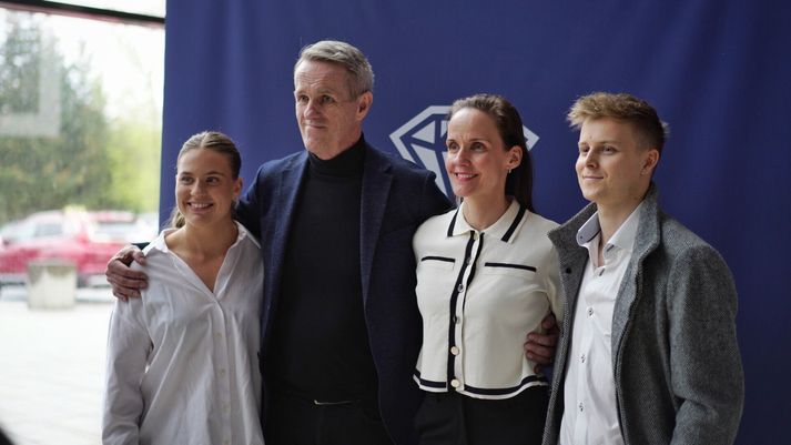 Vésteinn Hafsteinsson og Kristín Birna hjá ÍSÍ með Eygló Fanndal Sturludóttur og Valgarði Reinhardssyni afreksfólki í íþróttum