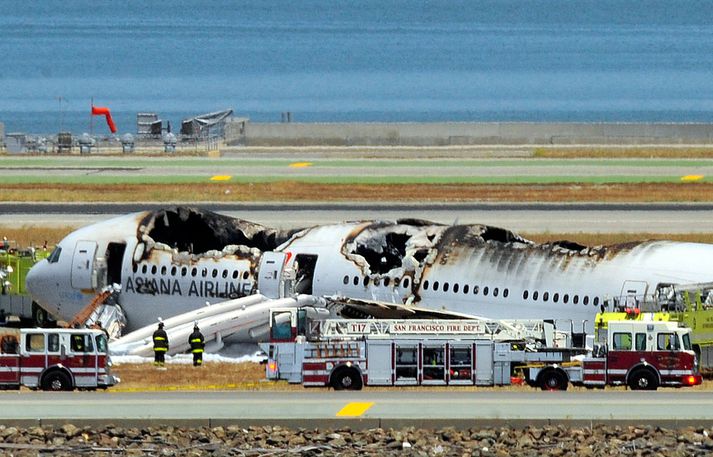 Neminn kallaði flugmennina "Something Wrong" og "We Too Low".