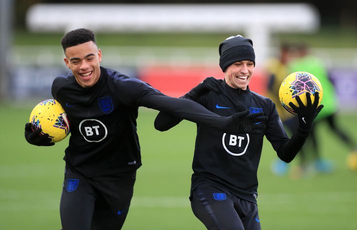 Mason Greenwood og Phil Foden, leikmenn Manchester-liðanna United og City, eru meðal þeirra í enska hópnum sem gætu leikið sinn fyrsta landsleik á Laugardalsvellinum á morgun.