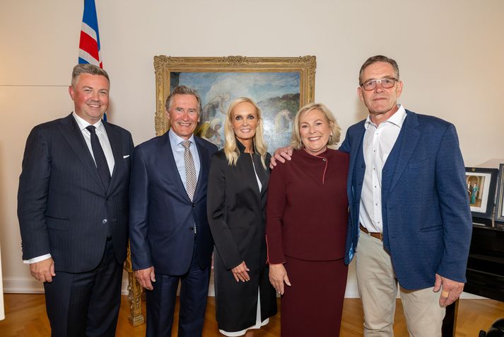 Halla Tómasdóttir veitti verðlaunin.