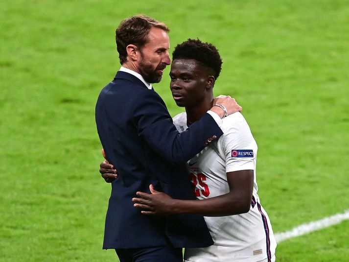 Gareth Southgate treystir Bukayo Saka nægilega vel til að hafa hann í byrjunarliði í undanúrslitum Evrópumótsins.