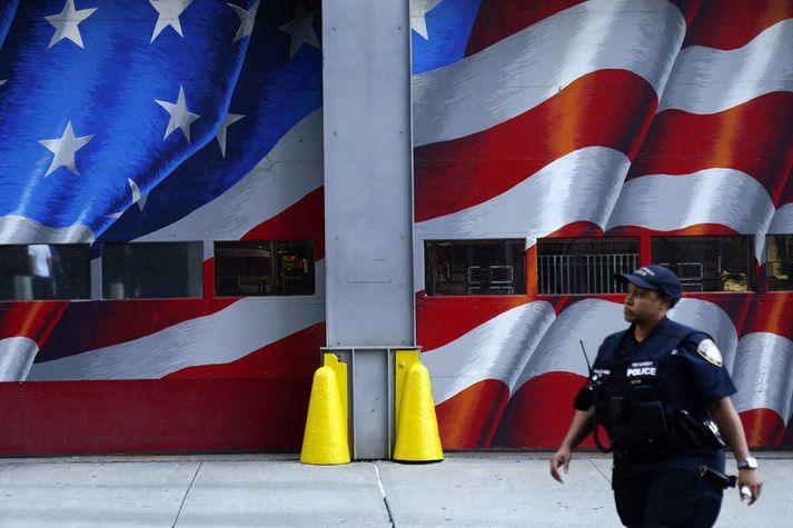 Um 70 prósent starfsmanna lögreglunnar í New York hafa nú þegar fengið að minnsta kosti einn skammt af bóluefni.