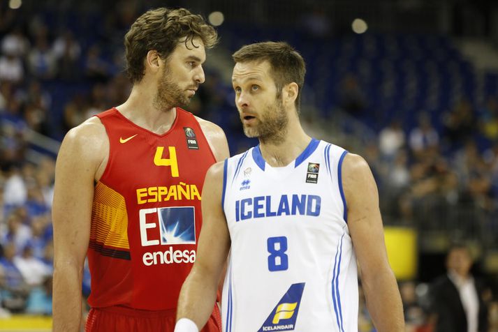 Hlynur Bæringsson og Pau Gasol í leiknum í kvöld.