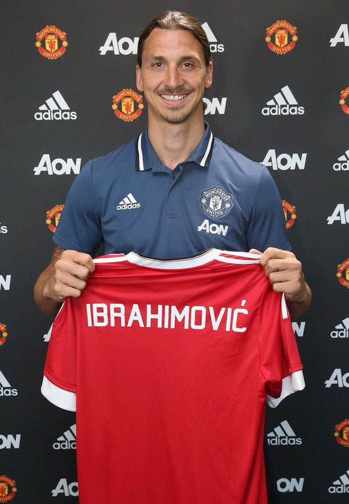 Það var ekkert númer á treyju Zlatan Ibrahimovic þegar hann var kynntur sem leikmaður Manchester United.