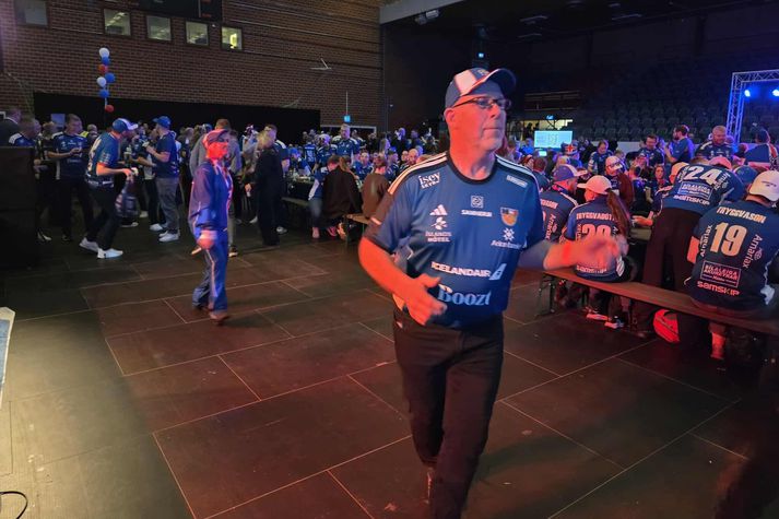 Strákarnir okkar hafa lofsamað stuðningsmennina sem sett hafa svo sterkan svip á Kristianstad síðustu daga. Það var meira segja boðið upp á dans eins og má sjá hér.