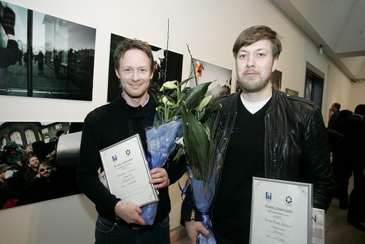 sigurvegarar Valgarður Gíslason og Anton Brink Hansen, ljósmyndarar Fréttablaðsins, við verðlaunaafhendinguna á laugardag.fréttablaðið/daníel