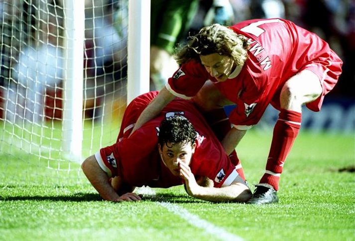 Fowler og McManaman fagna marki með Liverpool á Anfield.