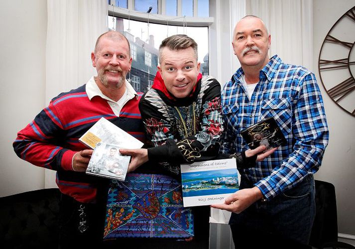 Darryl Brown, Páll Óskar og Craig Murray áttu góðan fund í anddyri 1919-hótelsins við Pósthússtræti. Páll gaf þeim félögum bæði plaköt og geisladiska.Fréttablaðið/Vilhelm