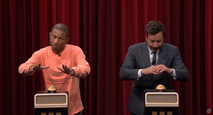 Pharrell Willimans og Jimmy Fallon tóku leiknum mjög alvarlega og skein einbeitingin úr andlitum þeirra.