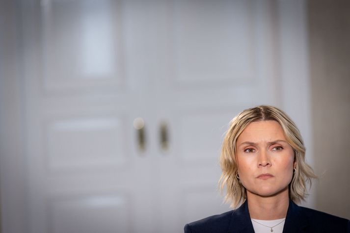 Í nýrri skýrslu sinni um Ísland, sem kom út fyrir skemmstu, er Alþjóðagjaldeyrissjóðurinn (AGS) heldur svartsýnni á horfurnar í ríkisfjármálum en birtist í nýjustu fjármálaáætlun ríkisstjórnar Kristrúnar Frostadóttur.