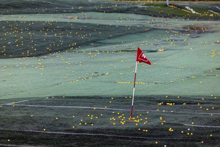 Allt bendir til þess að golfvellir á Íslandi verði sneisafullir í allt sumar. Traffíkin er þegar byrjuð þó talsvert sé í að vellirnir flestir opni formlega.