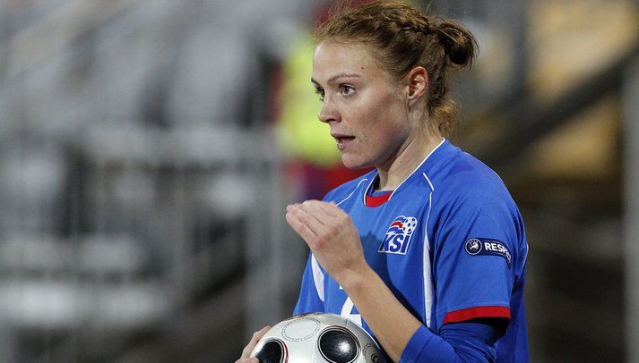 Sif Atladóttir í leik með íslenska landsliðinu.