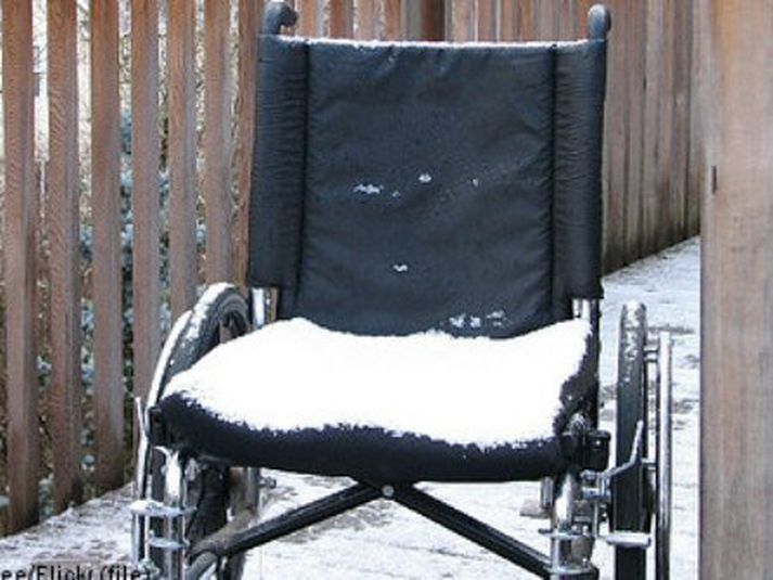 Mennirnir reyndu að flýja í hjólastólunum.