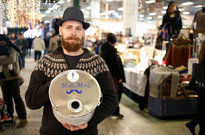 Kristján Björn tekur nú þátt í Mottumars í fimmta sinn og safnaði áheitum í Kolaportinu í gær.