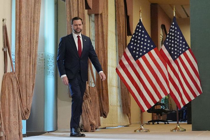 Í bandarísku sendinefndinni eru auk J.D. Vance varaforseta Steve Witkoff erindreki og fyrrum fasteignasali og golffélagi Bandaríkjaforseta og Jared Kushner tengdasonur Bandaríkjaforseta.  