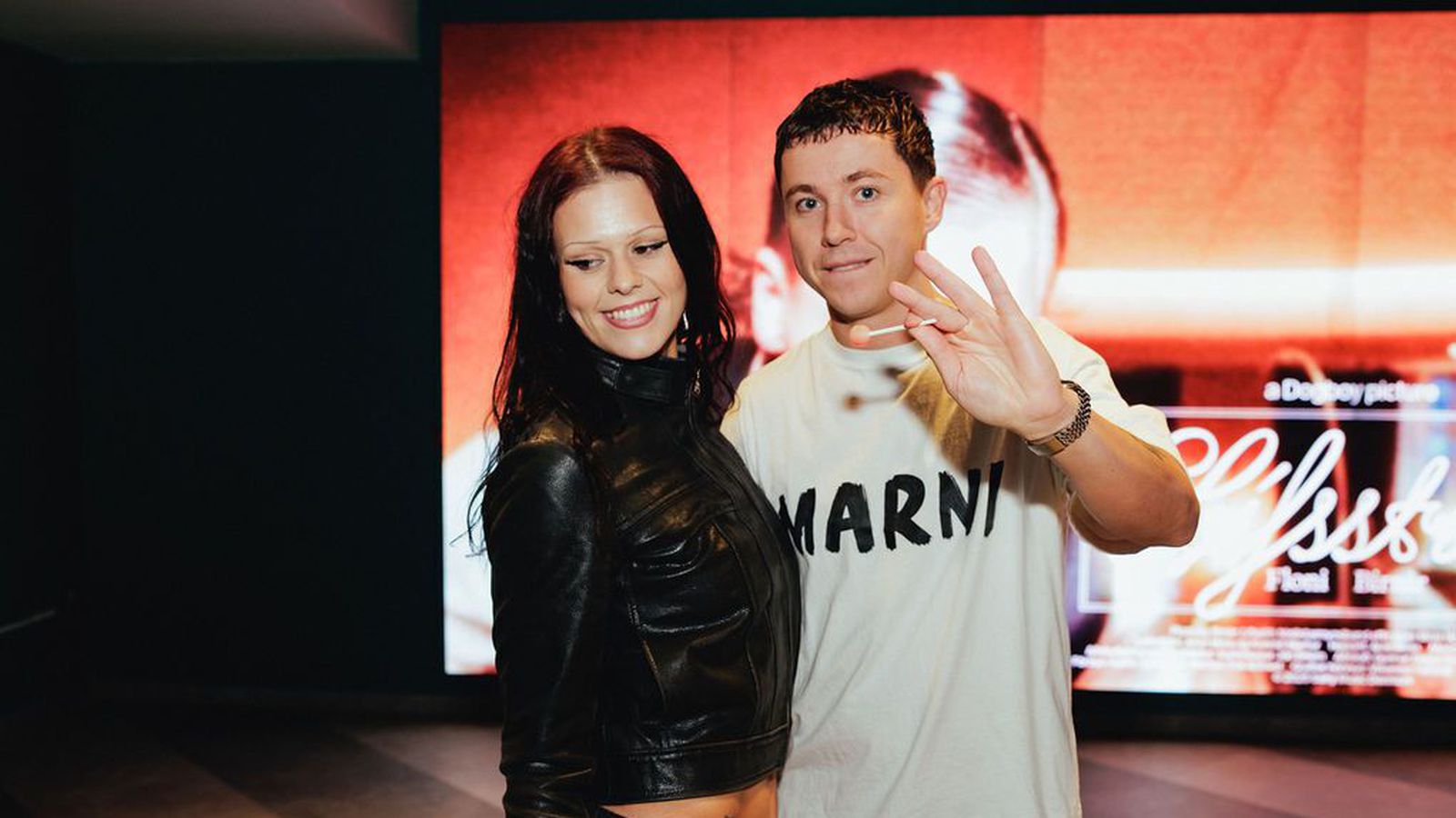 Alaska og Flóni hætt saman