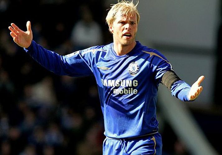 Chelsea hefði góð not fyrir Eið Smára núna segir greinarhöfundur The Times.