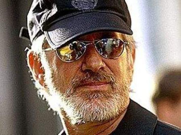 steven spielberg Leikstjórinn hefur tryggt sér kvikmyndaréttinn að skáldsögunni Warhorse.