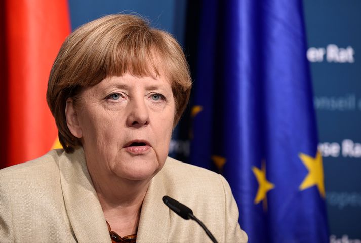 Merkel segir að stærð og efnahagur ESB-ríkja ætti að ráða mestu hvernig þunganum væri skipt á milli þeirra.