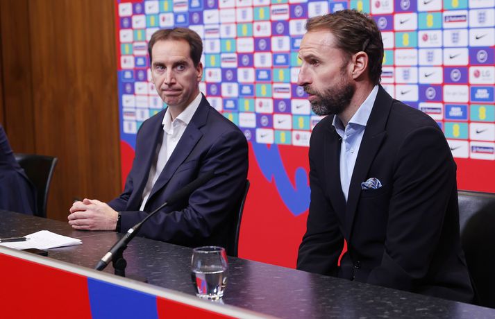 Mark Bullingham og Gareth Southgate á blaðamannafundi enska knattspyrnusambandsins.