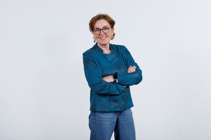 „Ég lagði upp með að tefla saman nútíma unglingi og formæðrum hennar og svo spunnust þessir þræðir sem stundum leituðu í óvæntar áttir. Útkoman varð á köflum ansi dramatísk en þannig er lífið jú líka, það tekur stundum óvænta stefnu,“ segir Brynhildur Þórarinsdóttir um nýju bók sína Silfurgengið.