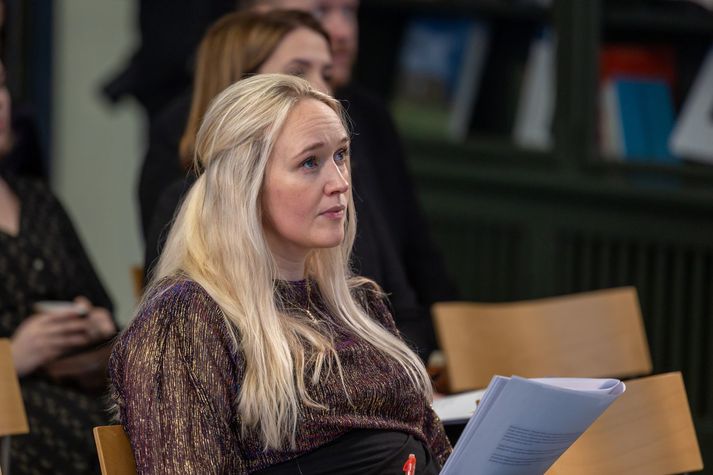 Erna Björg Sverrisdóttir, aðalhagfræðingur Arion banka, segist telja afar ólíklegt að vaxtahækkun Seðlabankans í gær sé "lokahnykkurinn" heldur eigi hún allt eins von á að vextir muni hækka um 50 punkta á fundi peningastefnunefndar í maí - og fari þá upp í 8 prósent.