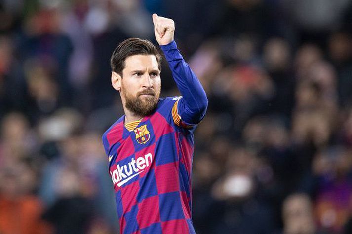 Messi fagnar marki gegn Real Sociedad.