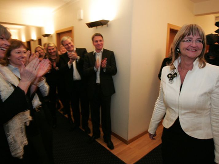 Starfsmenn félags- og tryggingarmálareytis fagna komu nýs ráðherra sl. sunnudag.