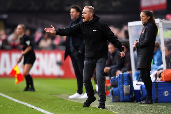 Jonas Eidevall, knattspyrnustjóri Arsenal, fór mikinn á hliðarlínunni í leiknum gegn Manchester City.