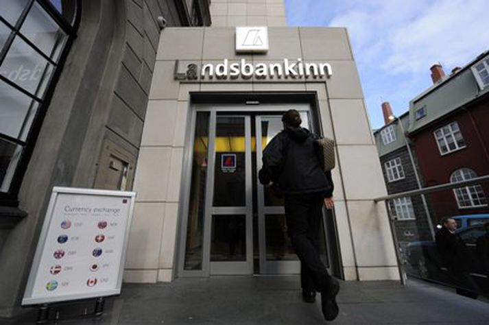 Slitastjórn Landsbanka Íslands undirbýr stefnu gegn fyrrverandi eigendum og stjórnendum bankans.